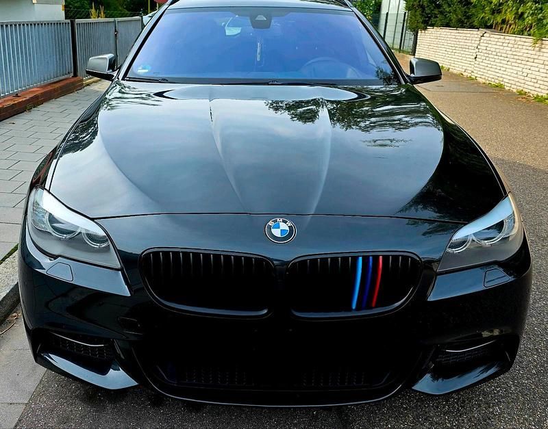 Grau Gebraucht 2012 BMW M550 Limousine | 13.000 € (Fairer Preis) - Bild 1/4