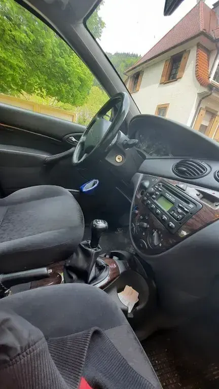 Gebraucht Ford Focus Trend 101 PS (74 kW) 1999 Schwarz Limousine
