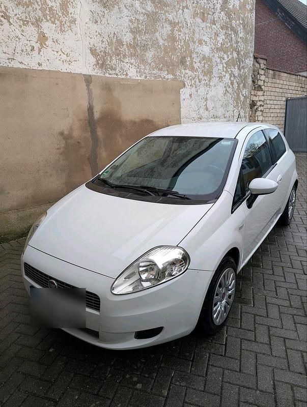 Weiß Gebraucht 2009 Fiat Grande Punto Kleinwagen | 999 € (Superpreis) - Bild 1/4