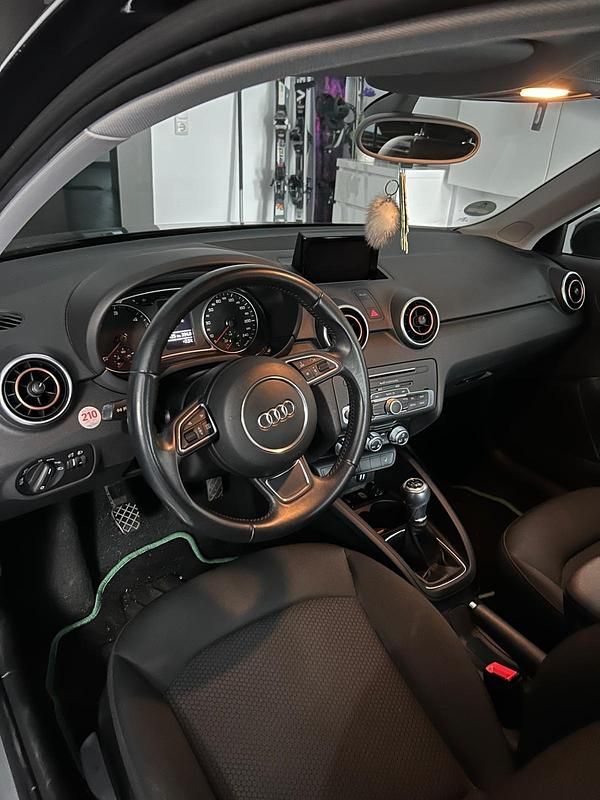 Gebraucht Audi A1 S-Line 116 PS (85 kW) 2015 Schwarz Kleinwagen