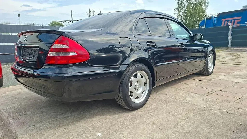 Gebraucht Mercedes E220 150 PS (110 kW) 2003 Schwarz Limousine