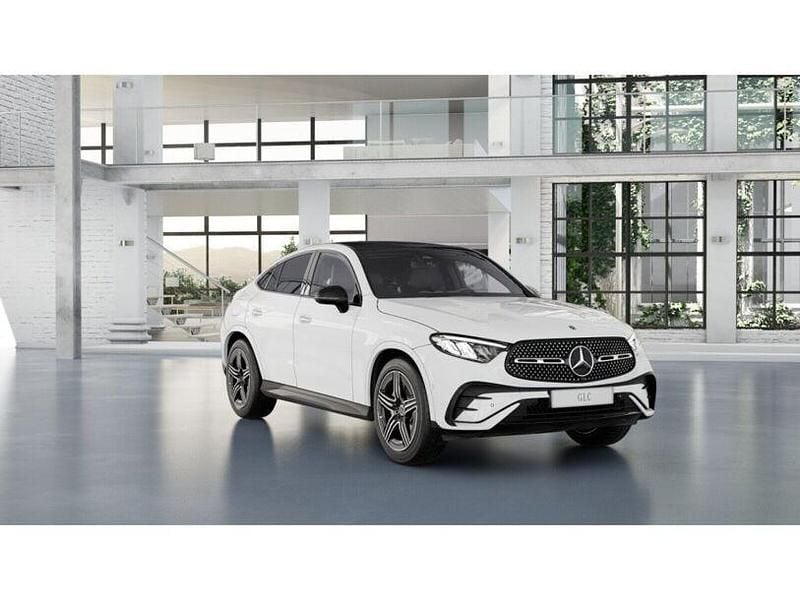Gebraucht Mercedes GLC300 AMG 258 PS (189 kW) 2024 Unilack polarweiß Coupé
