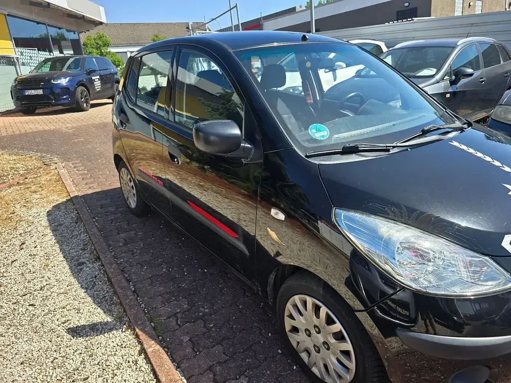 Gebraucht Hyundai i20 77 PS (56 kW) 2011 Schwarz Kleinwagen