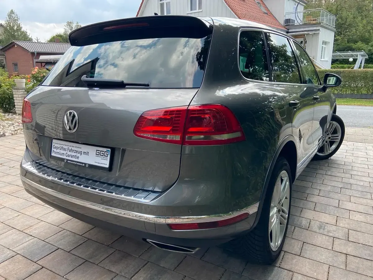 Gebraucht VW Touareg Terrain Tech 262 PS (192 kW) 2017 Grau SUV