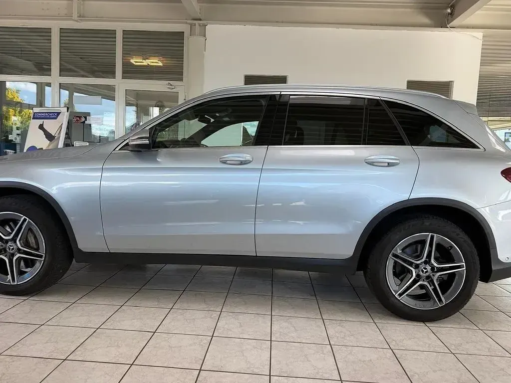 Gebraucht Mercedes GLC220 AMG line 194 PS (142 kW) 2022 Silber SUV