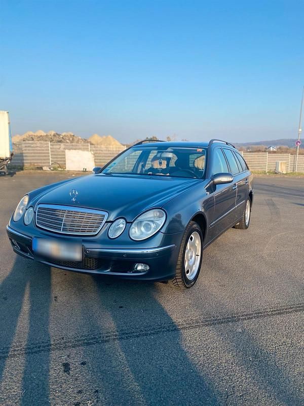 Gebraucht Mercedes E220 150 PS (110 kW) 2005 Grau Kombi