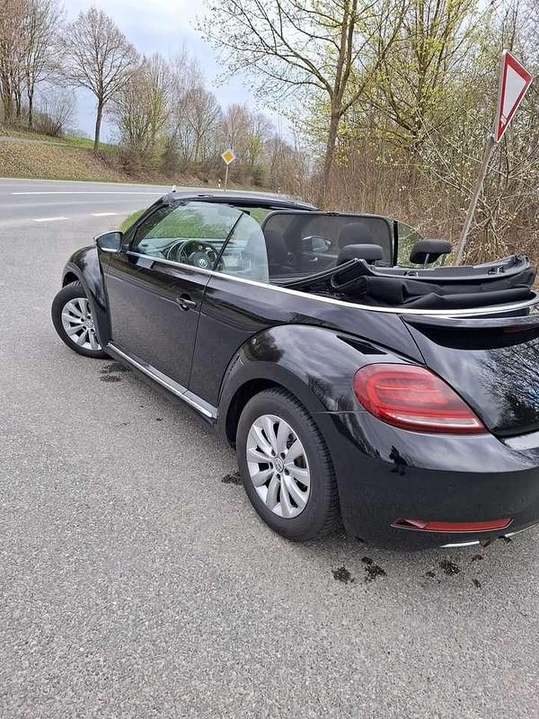 Gebraucht VW Beetle Design 105 PS (77 kW) 2018 Schwarz Kleinwagen