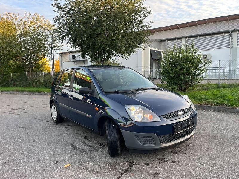 Gebraucht Ford Fiesta Ambiente 60 PS (44 kW) 2008 Blau Kleinwagen