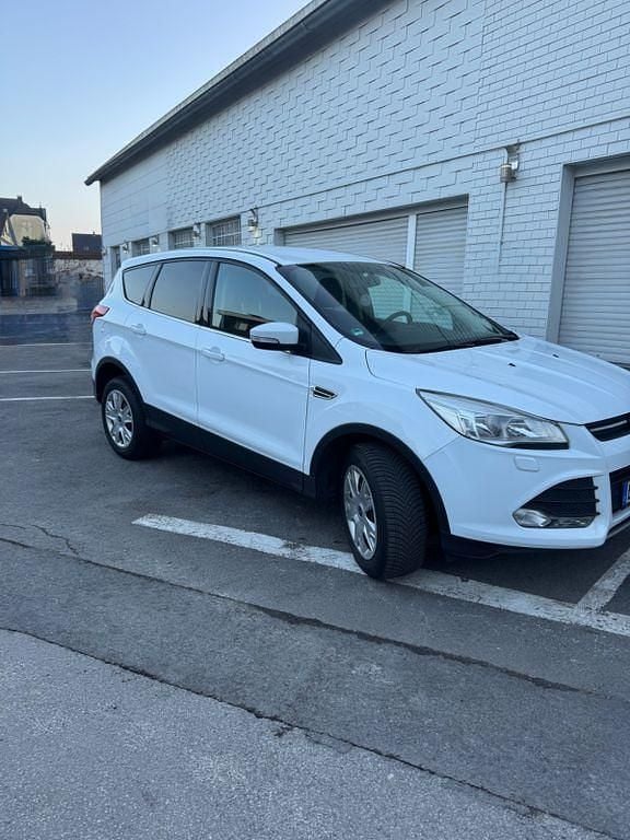 Gebraucht Ford Kuga 150 PS (110 kW) 2015 Weiß SUV