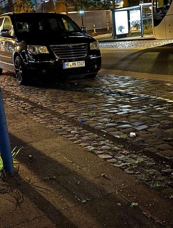 Schwarz Gebraucht 2008 Chrysler Grand Voyager Limited Van / Kleinbus | 6.000 € (Etwas zu teuer) - Bild 1/4