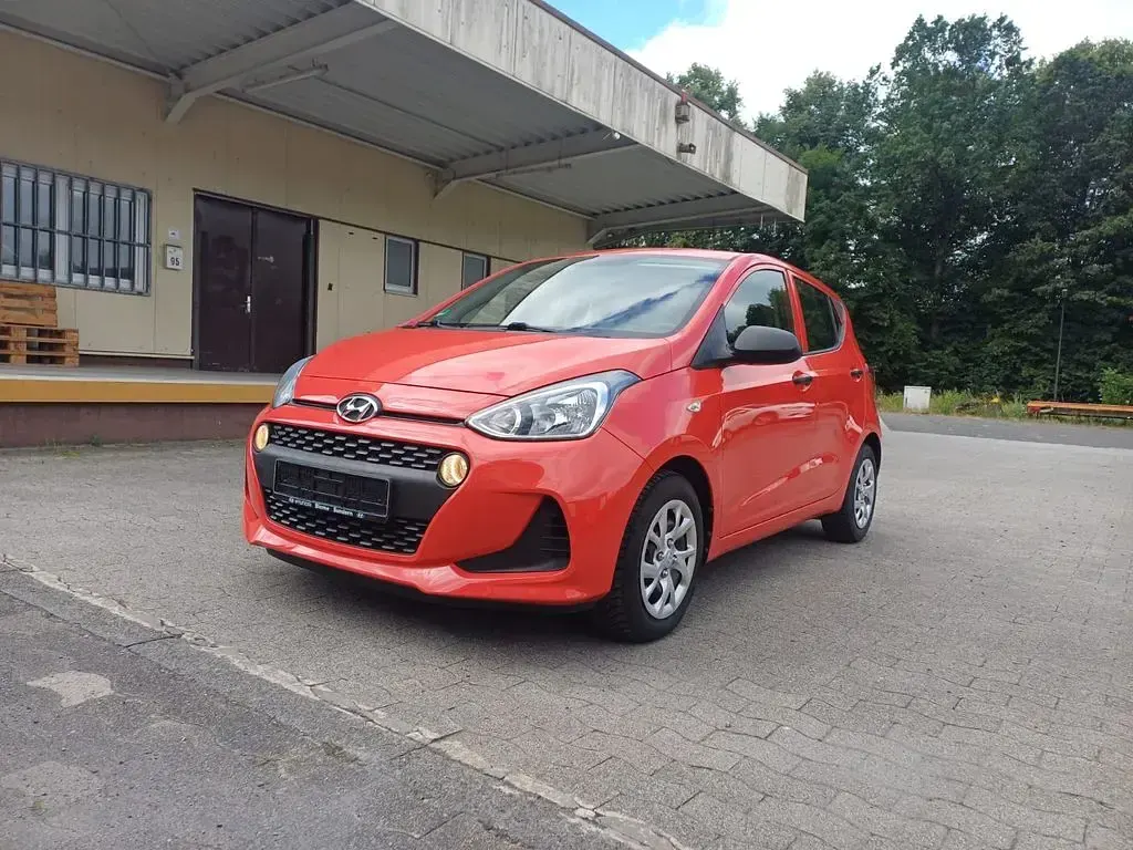 Gebraucht Hyundai i10 Pure 67 PS (49 kW) 2018 Rot Kleinwagen