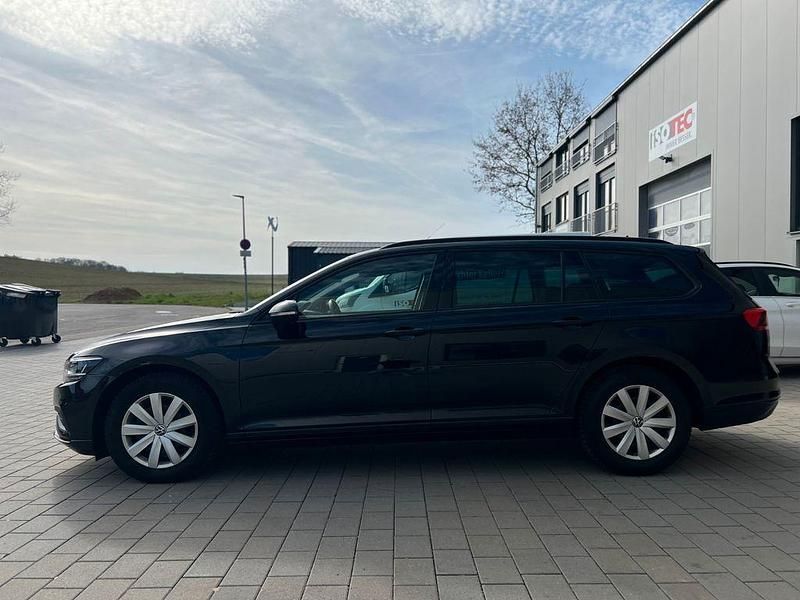 Gebraucht VW Passat 150 PS (110 kW) 2023 Schwarz Kombi