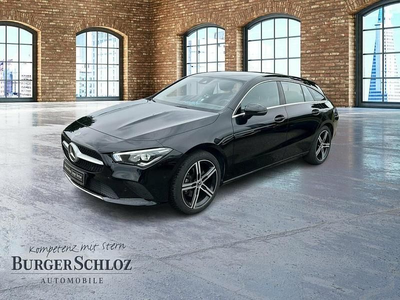 Unilack nachtschwarz Gebraucht 2022 Mercedes CLA200 Shooting Brake Kombi | 29.400 € (Guter Preis) - Bild 1/4