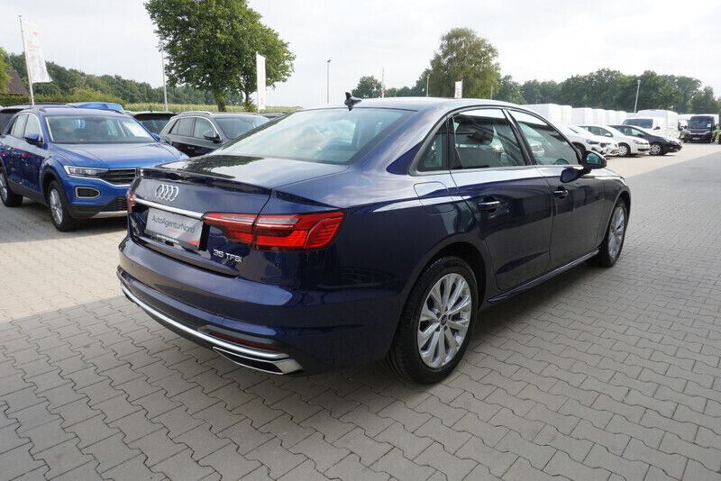 Gebraucht Audi A4 Advanced 150 PS (110 kW) 2021 Blau navarrablau metallic Limousine