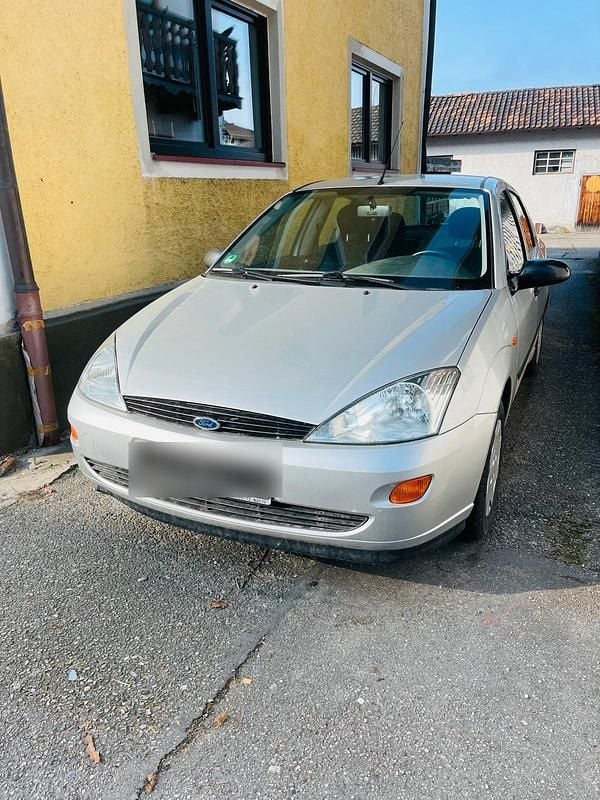 Gebraucht Ford Focus Ghia 100 PS (73 kW) 2001 Silber Limousine