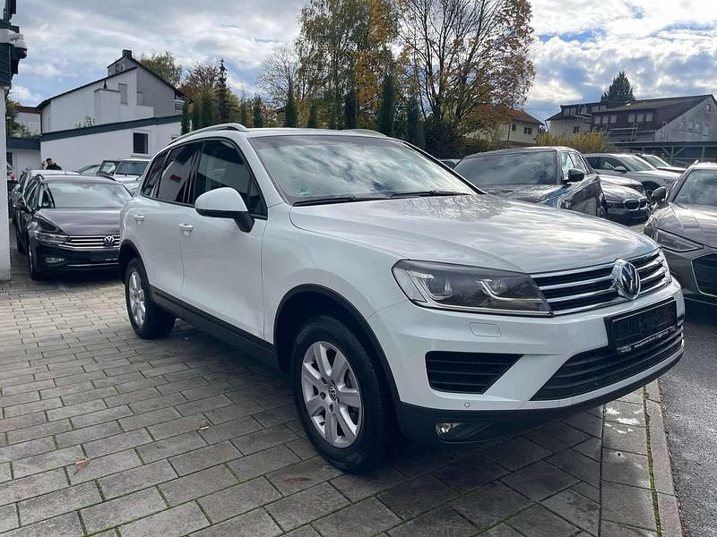 Pure white Gebraucht 2016 VW Touareg SUV | 20.900 € (Etwas zu teuer) - Bild 1/4