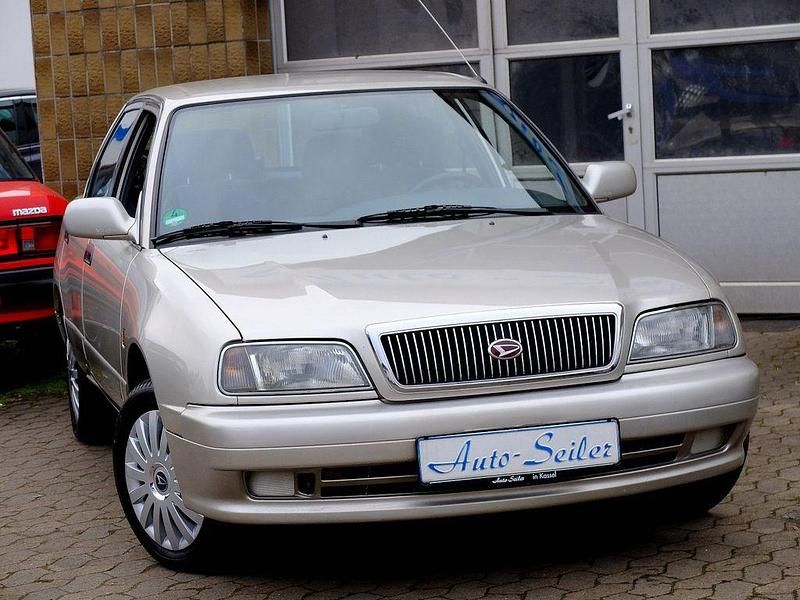 Gebraucht Daihatsu Applause 99 PS (72 kW) 1998 Gold Kleinwagen