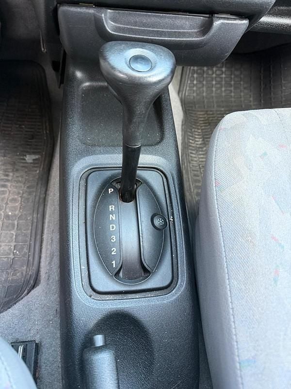 Gebraucht Opel Corsa 90 PS (66 kW) 1997 Silber Kleinwagen