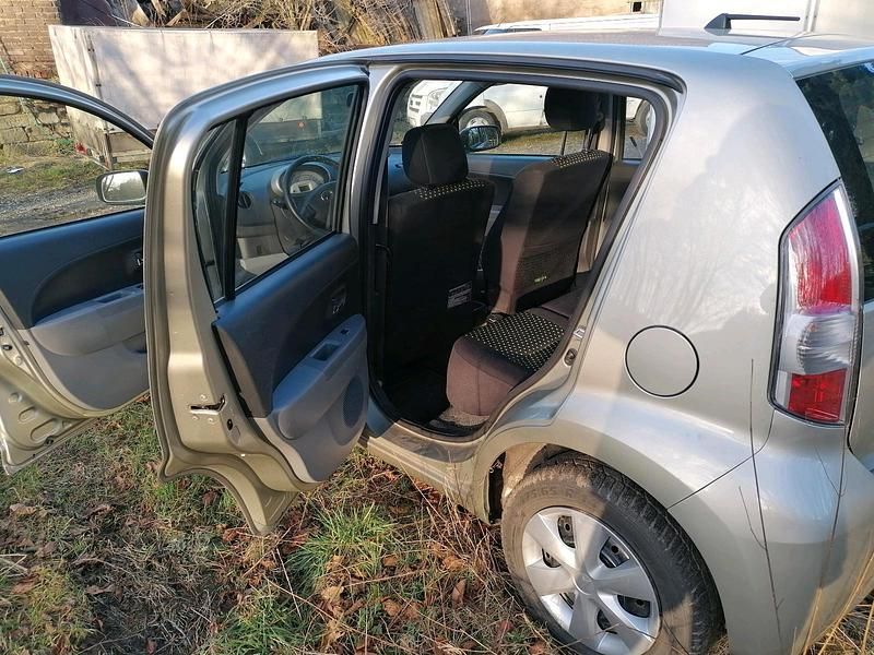 Silber Gebraucht 2009 Daihatsu Sirion Kleinwagen | 4.300 € (Guter Preis) - Bild 1/4