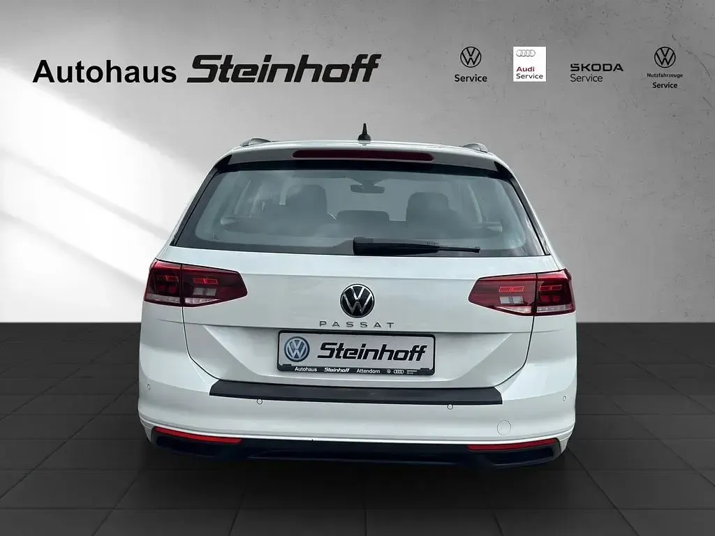 Gebraucht VW Passat R-line 150 PS (110 kW) 2022 Weiß Kombi