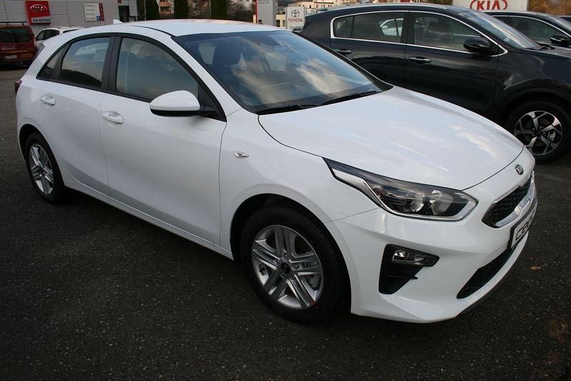 Weiß Gebraucht 2020 Kia Ceed Edition 7 Limousine | 11.111 € (Fairer Preis) - Bild 1/4