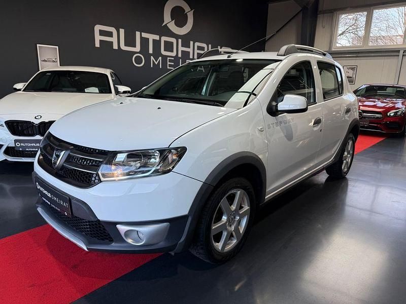 Weiß Gebraucht 2015 Dacia Sandero Prestige SUV | 7.900 € (Fairer Preis) - Bild 1/4