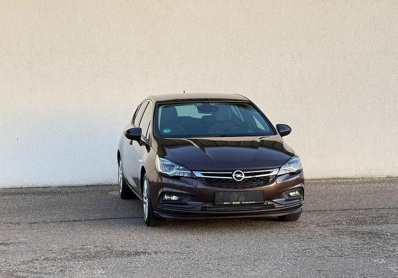 Rot Gebraucht 2019 Opel Astra Innovation Limousine | 10.990 € (Guter Preis) - Bild 1/4