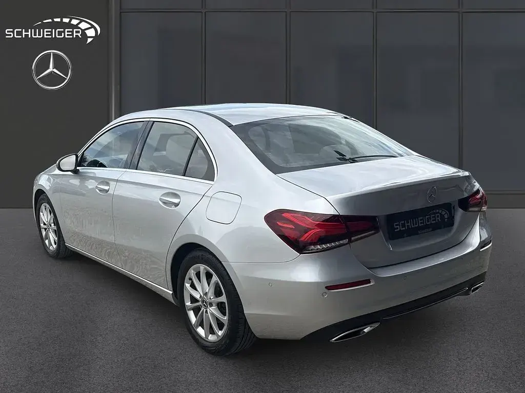 Gebraucht Mercedes A180 Progressive 136 PS (100 kW) 2020 Silber Limousine