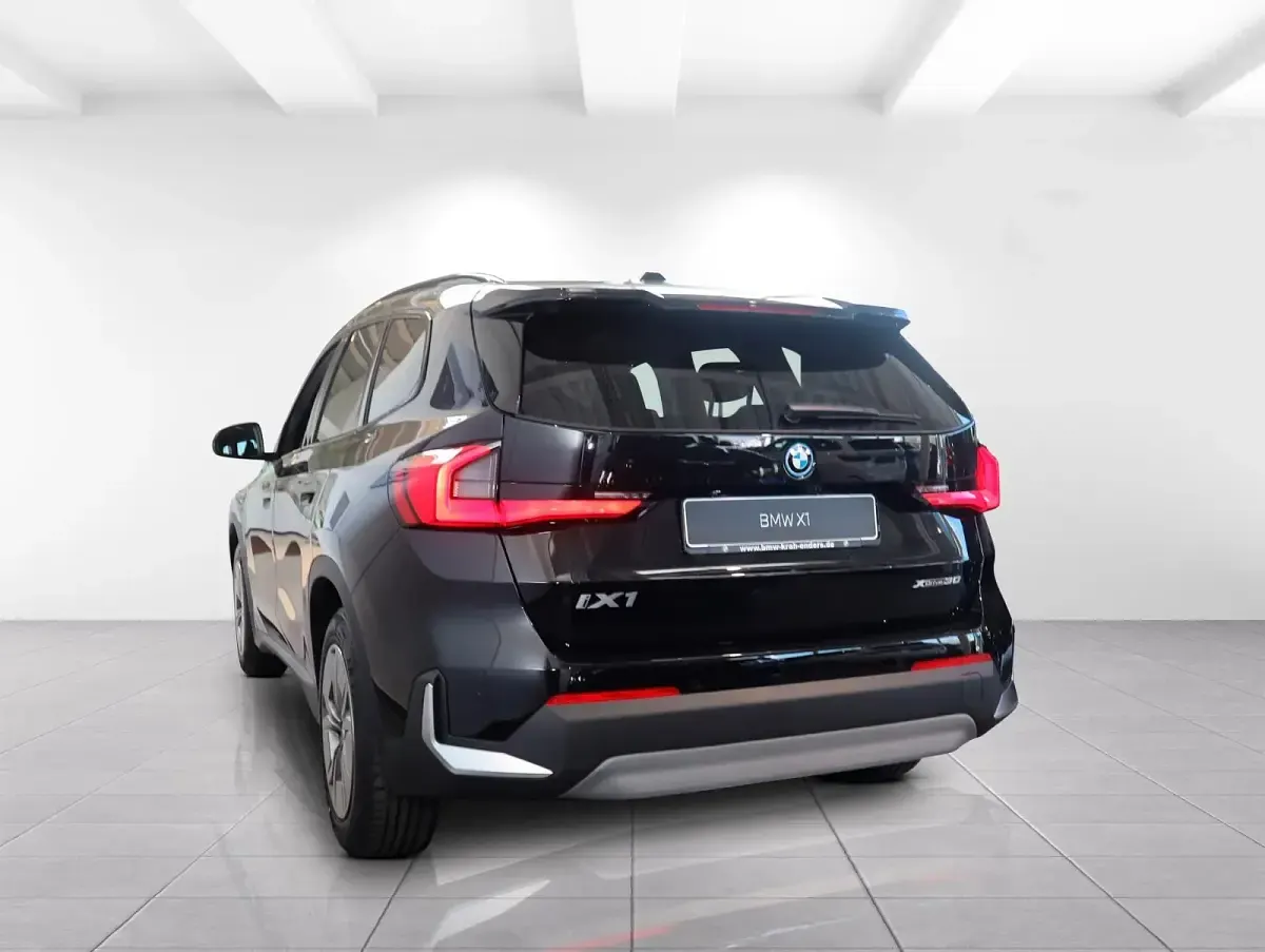 Neu BMW iX1 Performance 230 kW (313 PS) 2025 Schwarz SUV