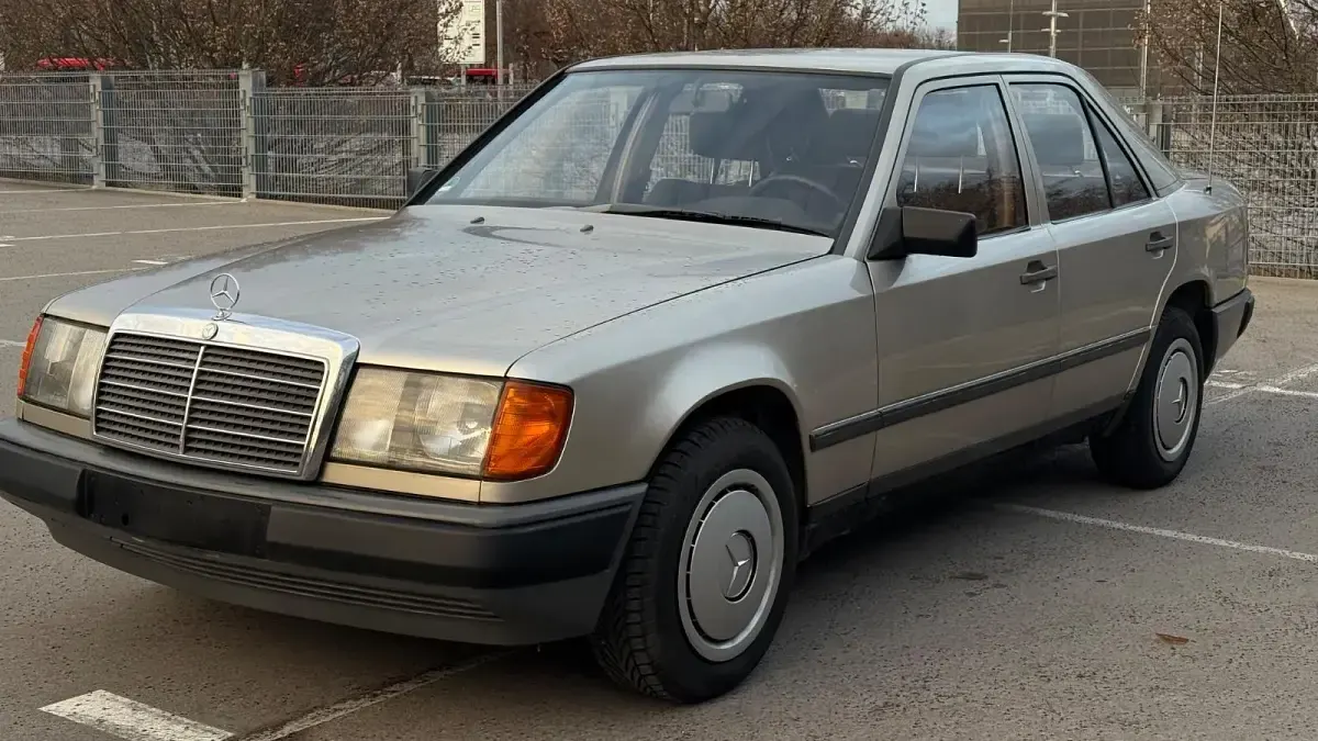 Gebraucht Mercedes E260 160 PS (117 kW) 1988 Silber Limousine