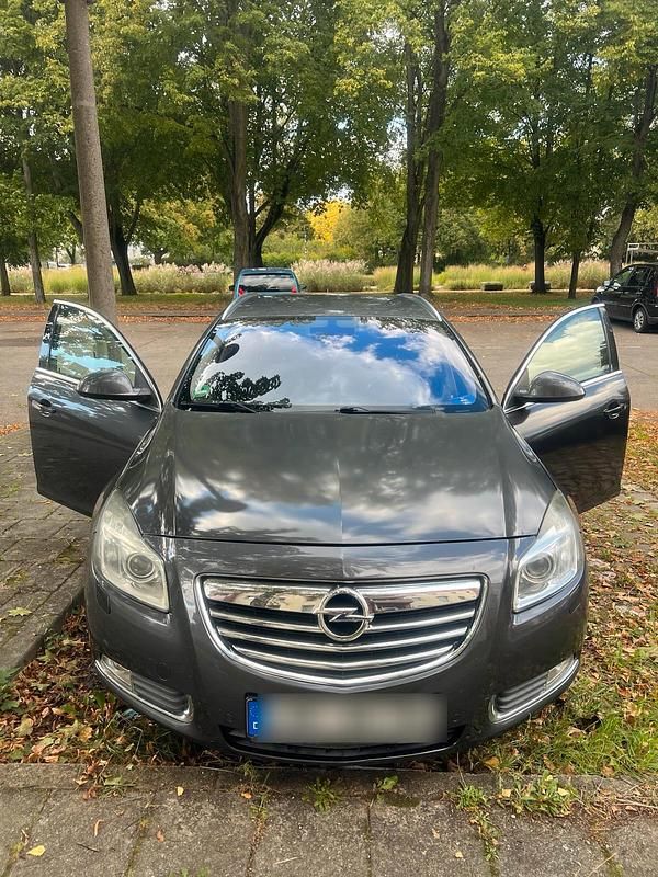 Schwarz Gebraucht 2012 Opel Insignia Kombi | 5.000 € (Etwas zu teuer) - Bild 1/4