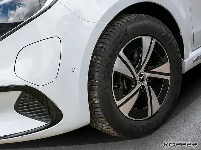 Gebraucht Mercedes EQV300 150 kW (204 PS) 2025 Weiß Van / Kleinbus