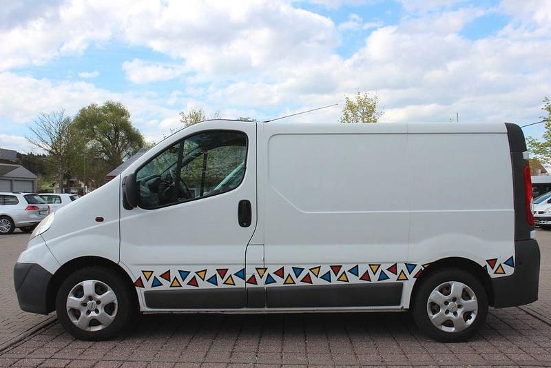 Usata Opel Vivaro 90 CV (66 kW) 2011 Bianco Monovolume