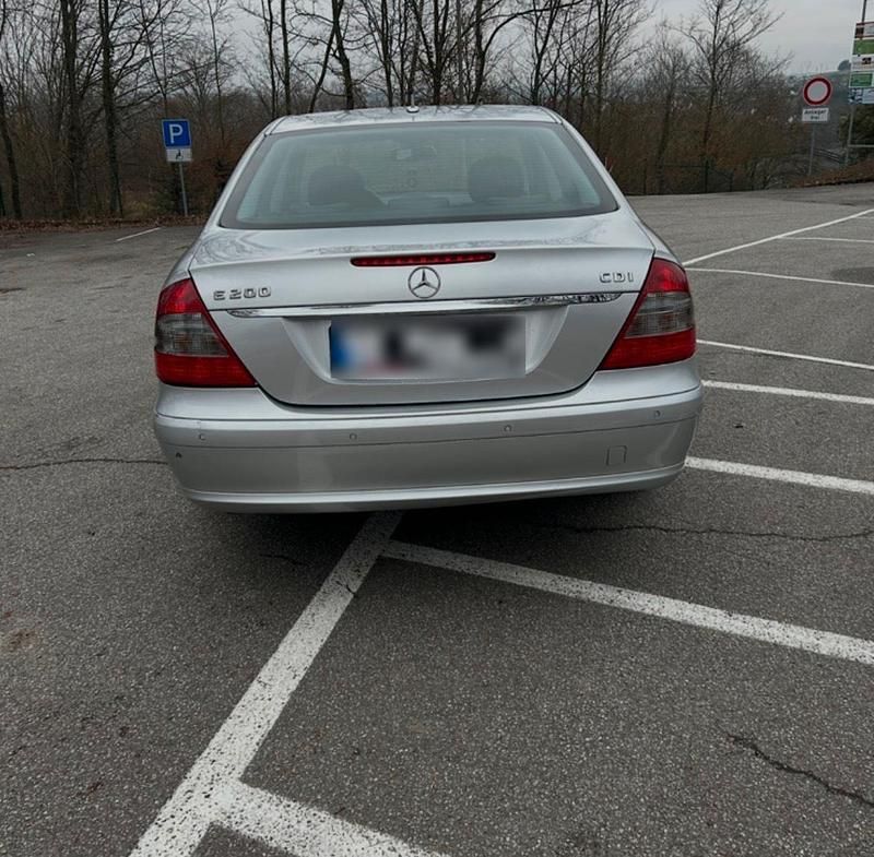 Gebraucht Mercedes E200 Classic 136 PS (100 kW) 2008 Silber Limousine