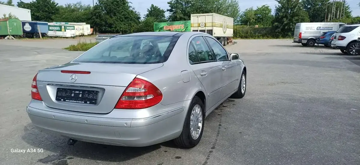 Gebraucht Mercedes E320 Avantgarde 224 PS (164 kW) 2003 Silber Limousine