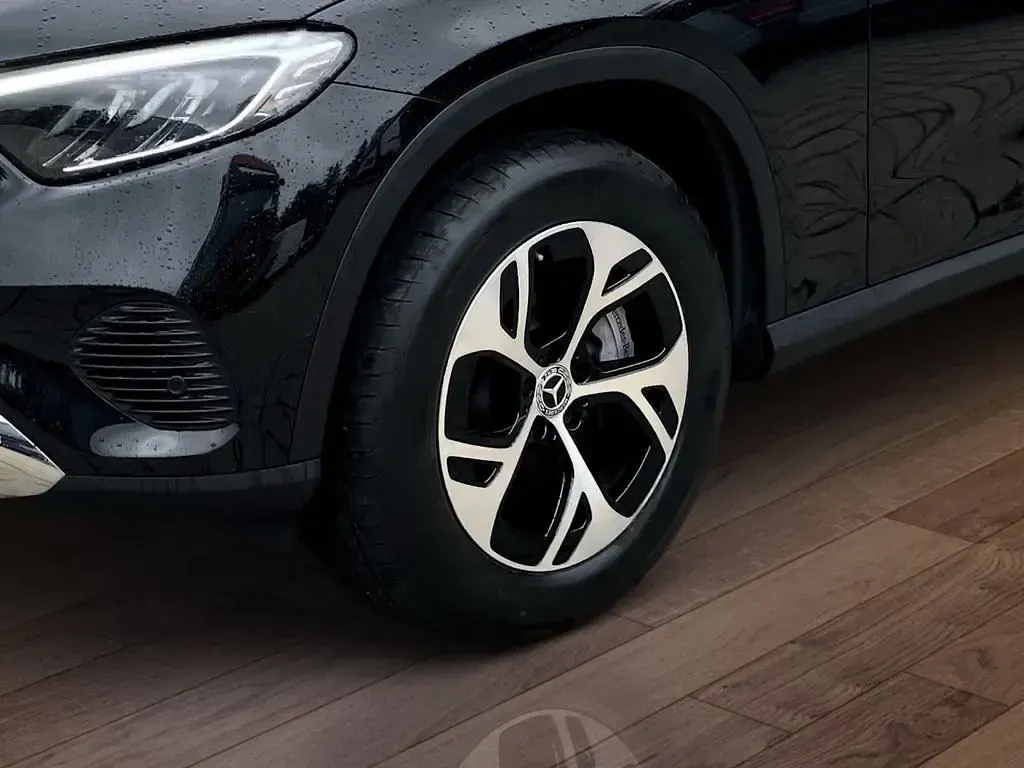 Gebraucht Mercedes GLC300de 197 PS (144 kW) 2025 Schwarz SUV