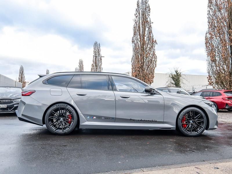 Gebraucht BMW M5 Performance 727 PS (534 kW) 2025 Lime rock grey metal Kombi