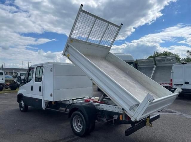 Gebraucht Iveco Daily 136 PS (100 kW) 2018 Weiß weiß Van