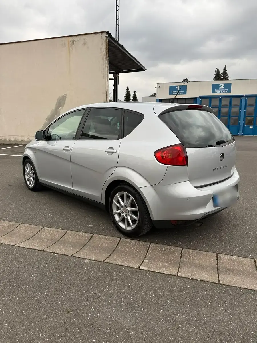 Gebraucht Seat Altea 105 PS (77 kW) 2011 Silber Limousine