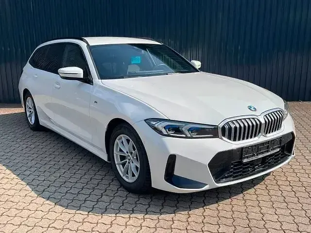 Gebraucht BMW 318 M Sport 156 PS (114 kW) 2024 Alpinweiß  uni Kombi