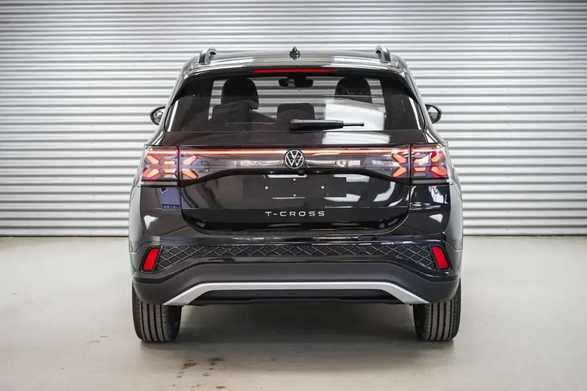 Neu VW T-Cross R-line 150 PS (110 kW) 2026 Deep black SUV