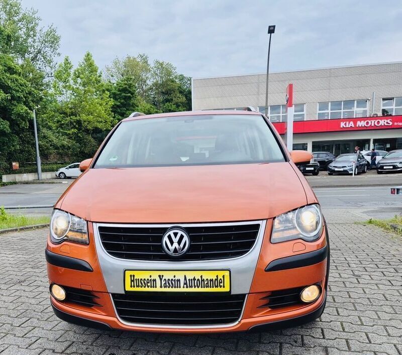 Rot Gebraucht 2008 VW Touran Cross Van / Kleinbus | 5.800 € (Fairer Preis) - Bild 1/4