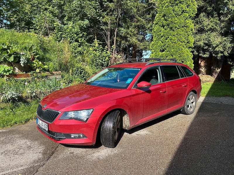 Rot Gebraucht 2017 Skoda Superb Ambition Kombi | 13.200 € (Fairer Preis) - Bild 1/4