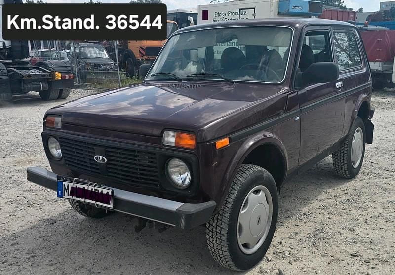 Violet Gebraucht 2012 Lada niva SUV | 2.490 € - Bild 1/4