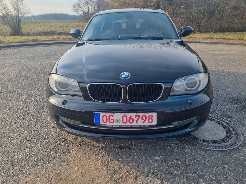 Schwarz Gebraucht 2011 BMW 118 Advantage Kleinwagen | 5.199 € (Superpreis) - Bild 1/4