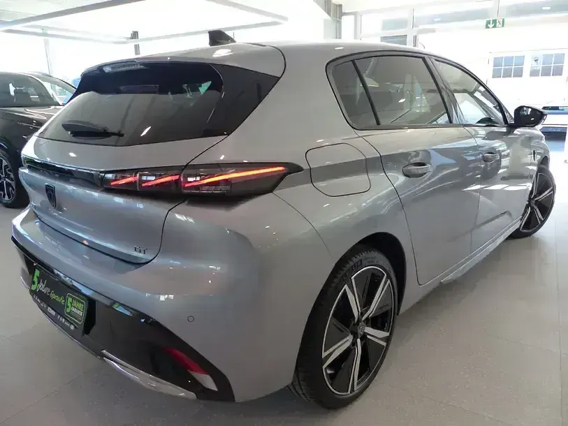 Gebraucht Peugeot 308 GT 131 PS (96 kW) 2023 Grau / spiegel schwarz lackiert Limousine