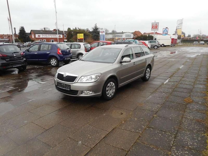 Gebraucht Skoda Octavia Elegance 105 PS (77 kW) 2011 Other Kombi