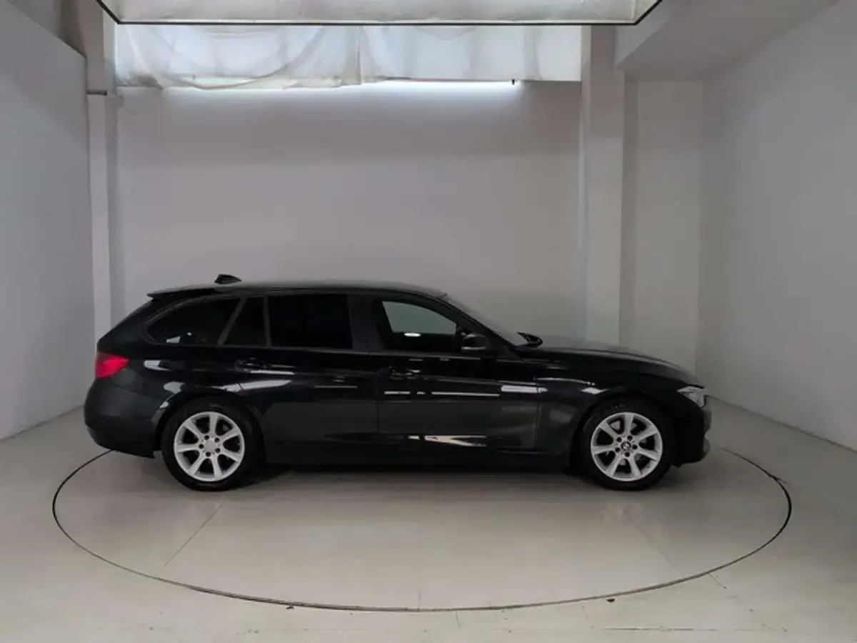 Gebraucht BMW 320 Sport Line 184 PS (135 kW) 2014 Black sapphire metallic Kombi