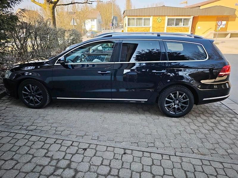 Gebraucht VW Passat 140 PS (102 kW) 2011 Schwarz Kombi