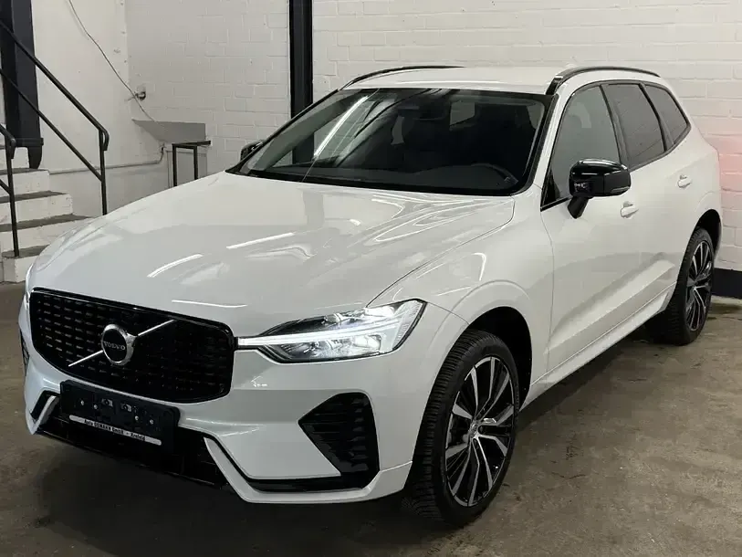 Gebraucht Volvo XC60 Plus 197 PS (144 kW) 2024 Crystal white / metallic SUV